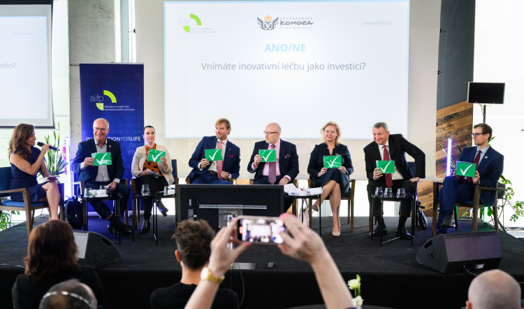 Češi stárnou rychleji, než stát reaguje: zdravotnictví potřebuje změnu