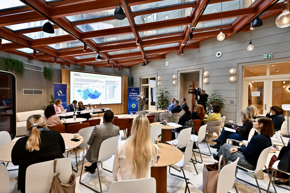 V Česku už má s rakovinou prsu zkušenost více než sto tisíc žen. Inovace zlepšují výsledky léčby, kvalitu života i efektivitu zdravotního systému